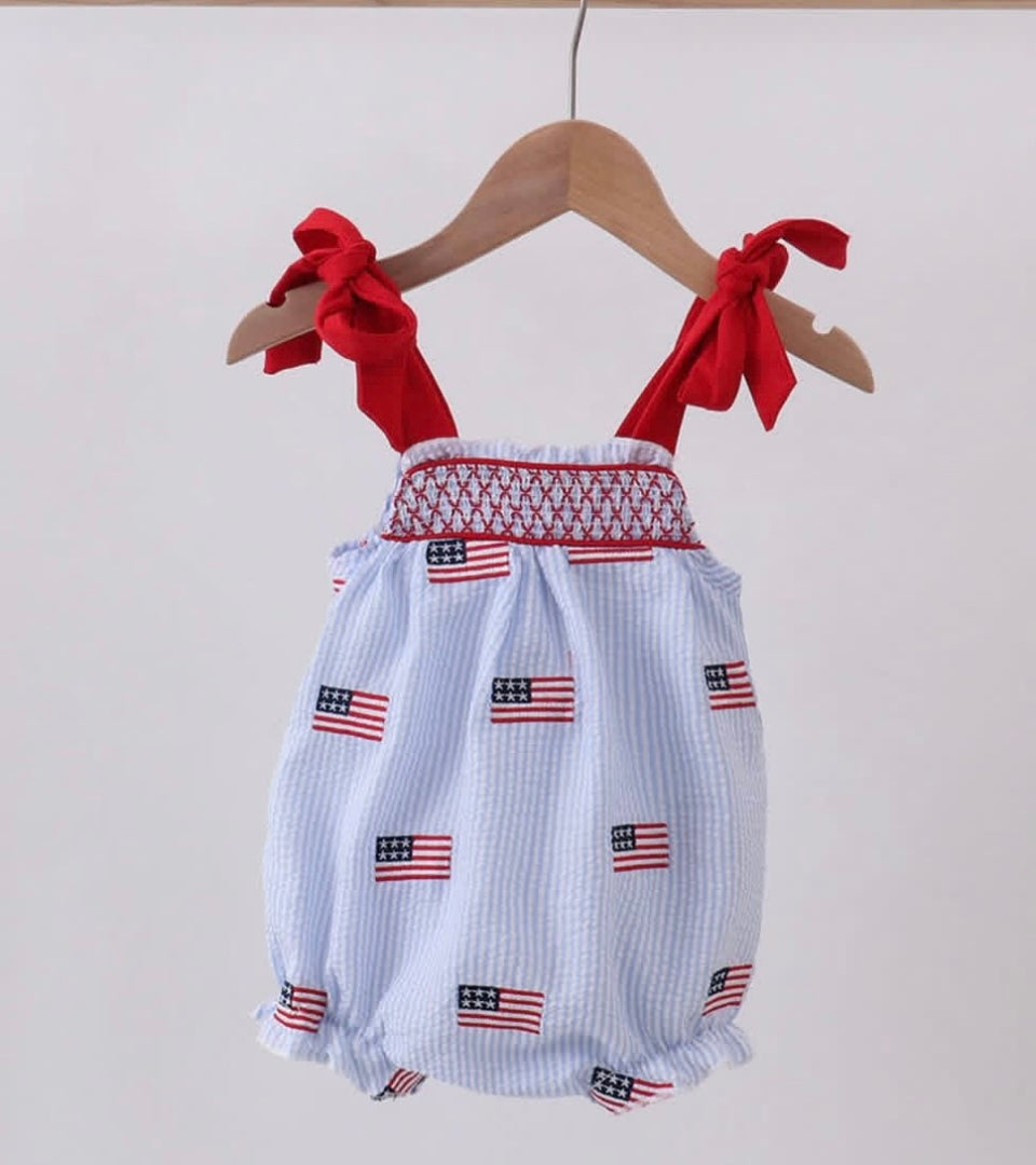 Smocked flag bubble