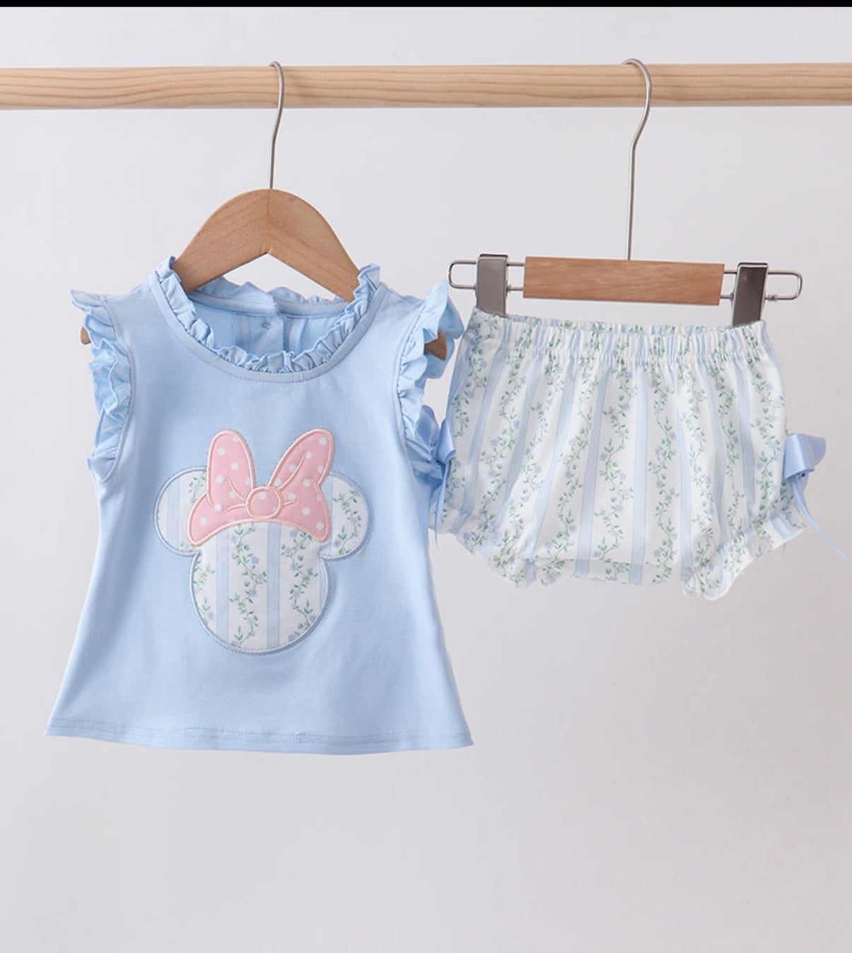 Blue character appliqué ruffle bloomer set