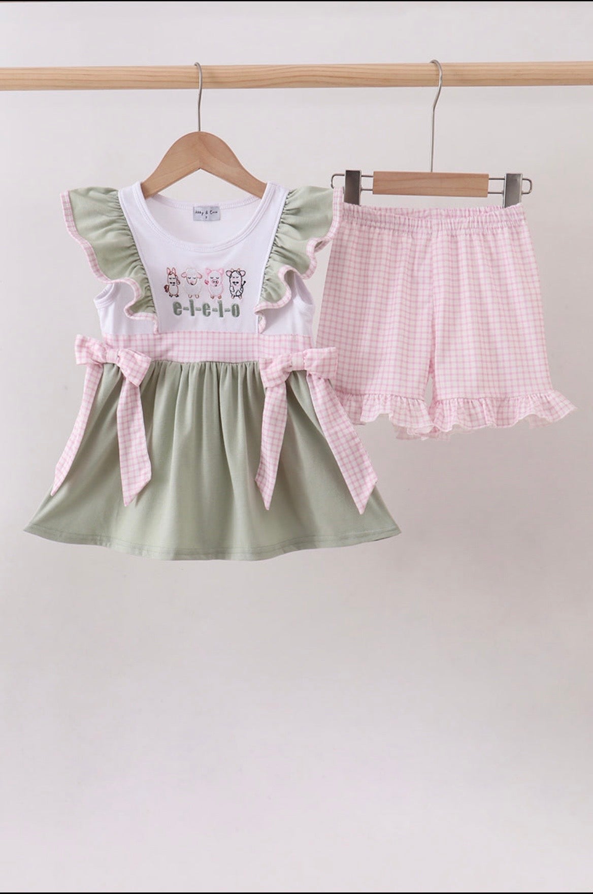 E I E I O short set